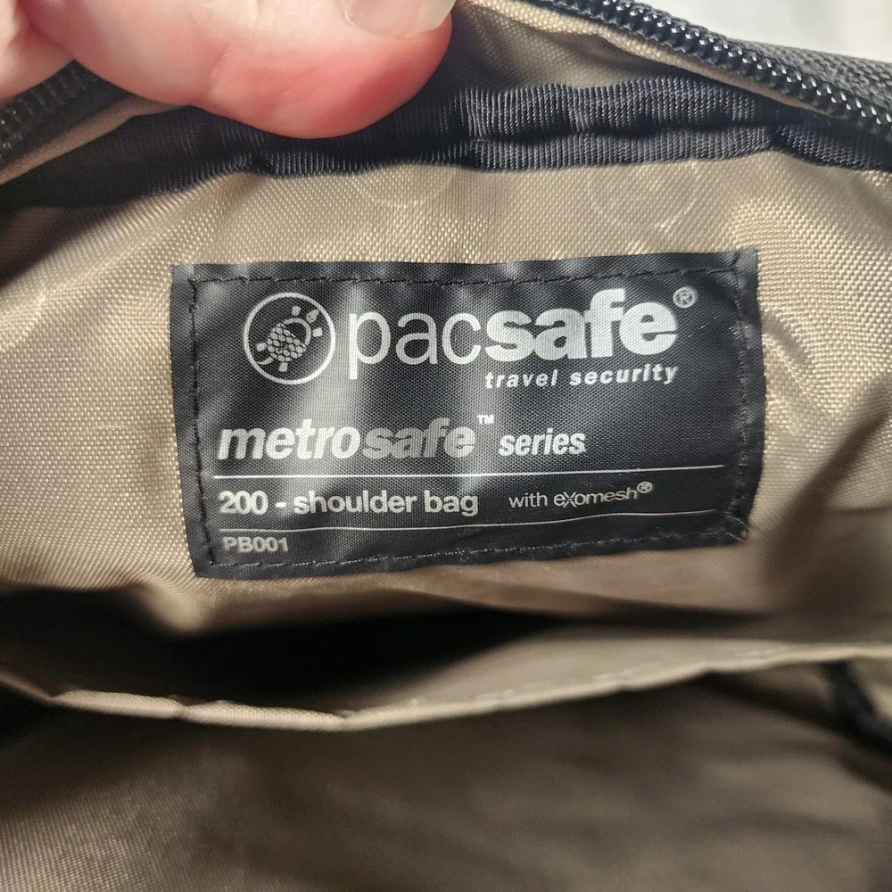 Pacsafe Metrosafe 200 Shoulder Bag Black Anti-Theft Crossbody PB001 eXomesh